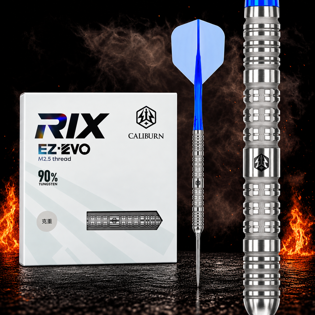 Caliburn Rix Darts - 90% Tungsten - R1 – Verpackung, senkrechter Dart und Barrel-Detail vor dunklem Rauchhintergrund