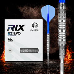 Caliburn Rix Darts - 90% Tungsten - R6 – Verpackung, senkrechter Dart und Barrel-Detail vor dunklem Rauchhintergrund