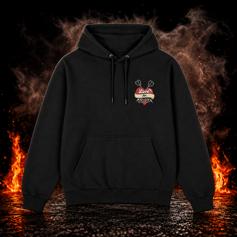 Hoodie - Love for Darts vor dunklem Rauchhintergrund mit dezenten orangefarbenen Flammen