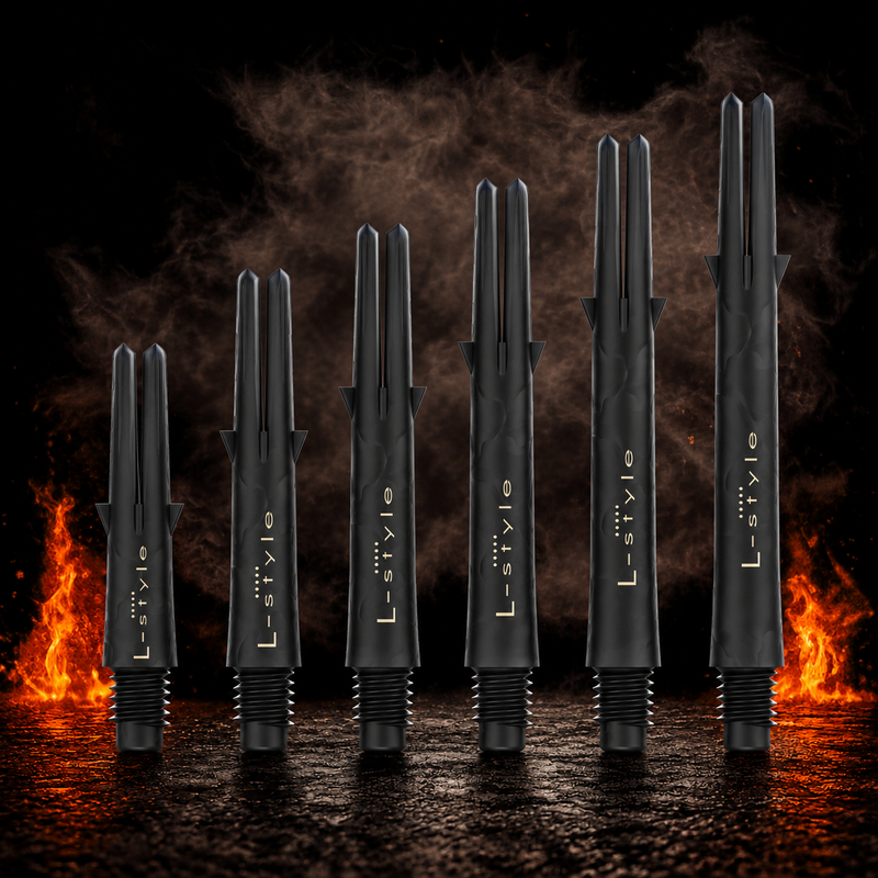 L-Style Carbon Shafts vor dunklem Rauchhintergrund mit dezenten orangefarbenen Flammen