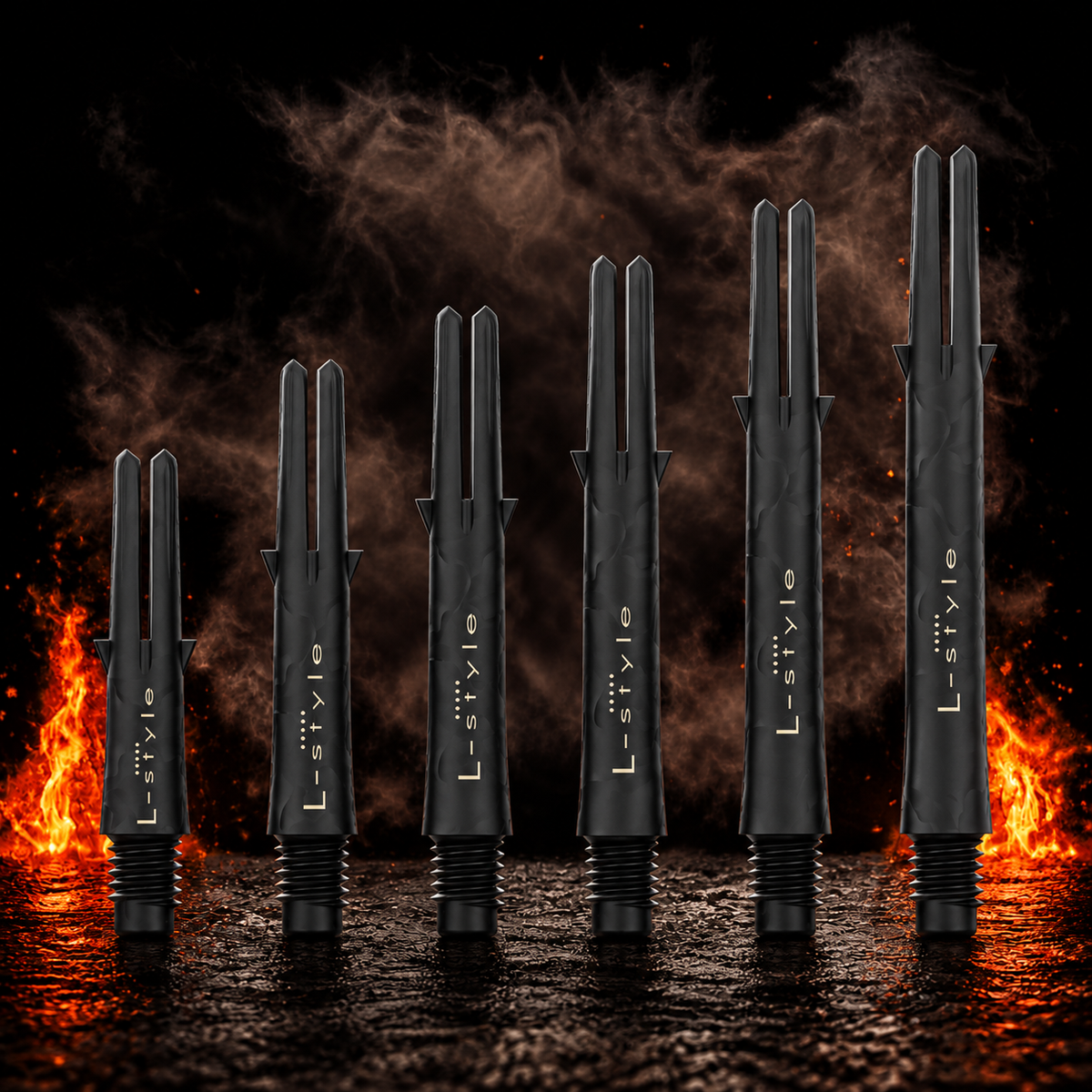 L-Style Carbon Shafts vor dunklem Rauchhintergrund mit dezenten orangefarbenen Flammen