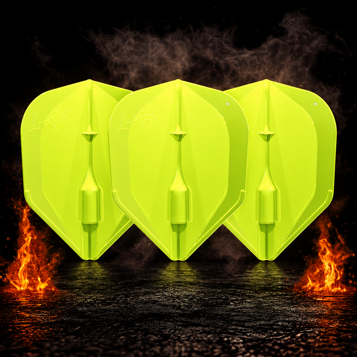 L-Style Champion EZ Fantom L1 Standard Flight vor dunklem Rauchhintergrund mit dezenten orangefarbenen Flammen