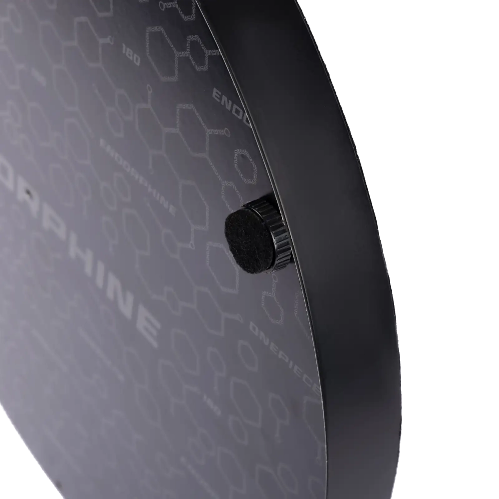 Detailaufnahme des Precise180 Endorphine Dartboards mit feiner Sisalstruktur