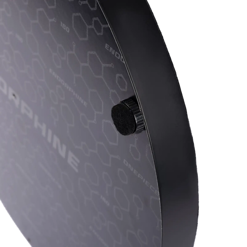 Detailaufnahme des Precise180 Endorphine Dartboards mit feiner Sisalstruktur