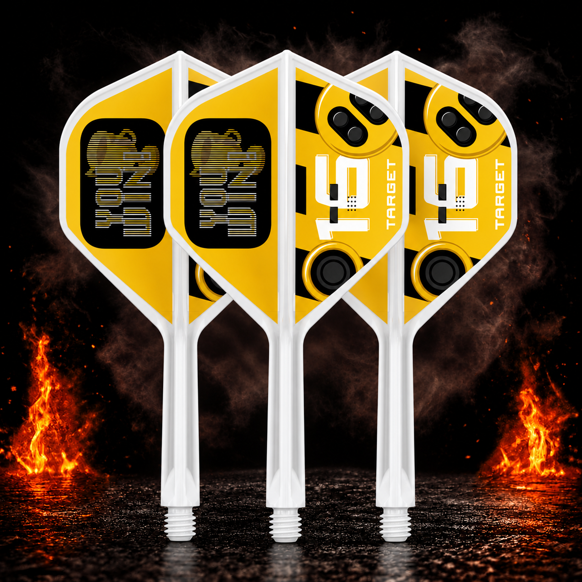Target K-Flex You Win Standard No.2 Flight Shaft System vor dunklem Rauchhintergrund mit dezenten orangefarbenen Flammen