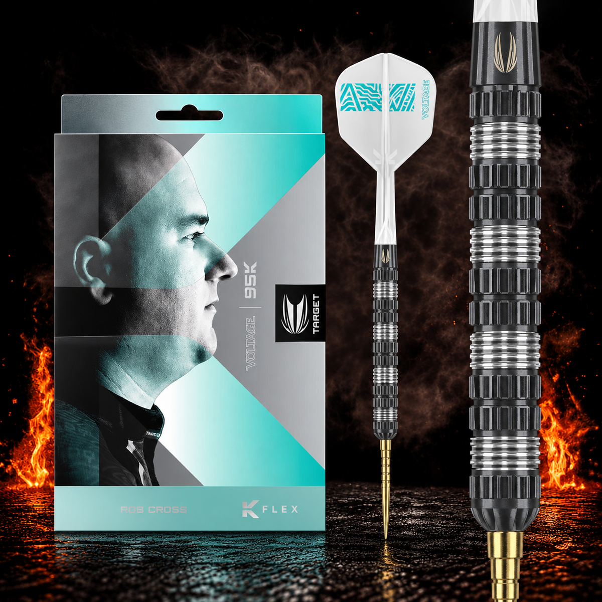 Target Rob Cross 95K Swiss Point Steeldart 95% – Verpackung, senkrechter Dart und Barrel-Detail vor dunklem Rauchhintergrund