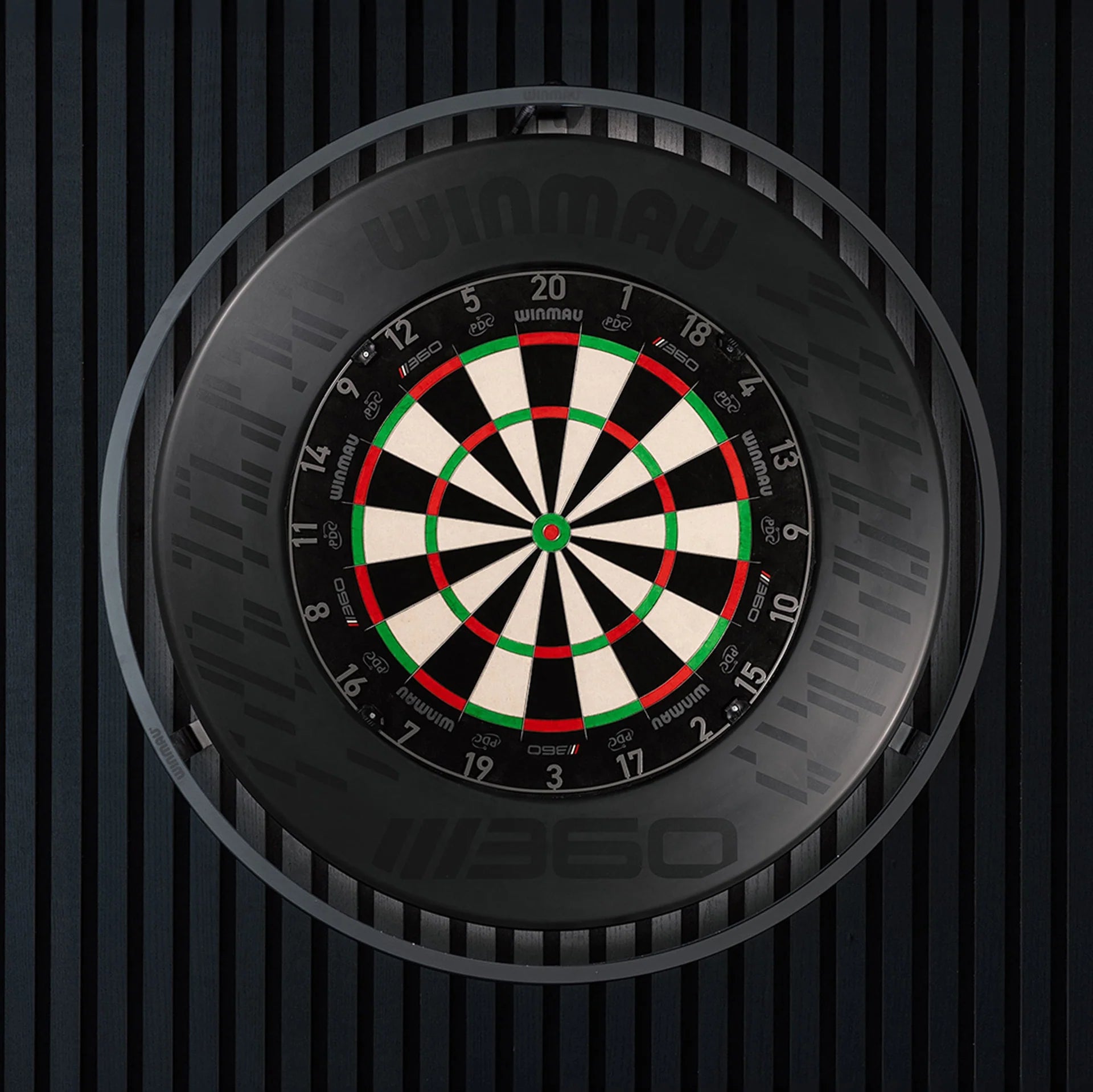 Wandmontage der Winmau Blade 360 Triple Core Dartscheibe